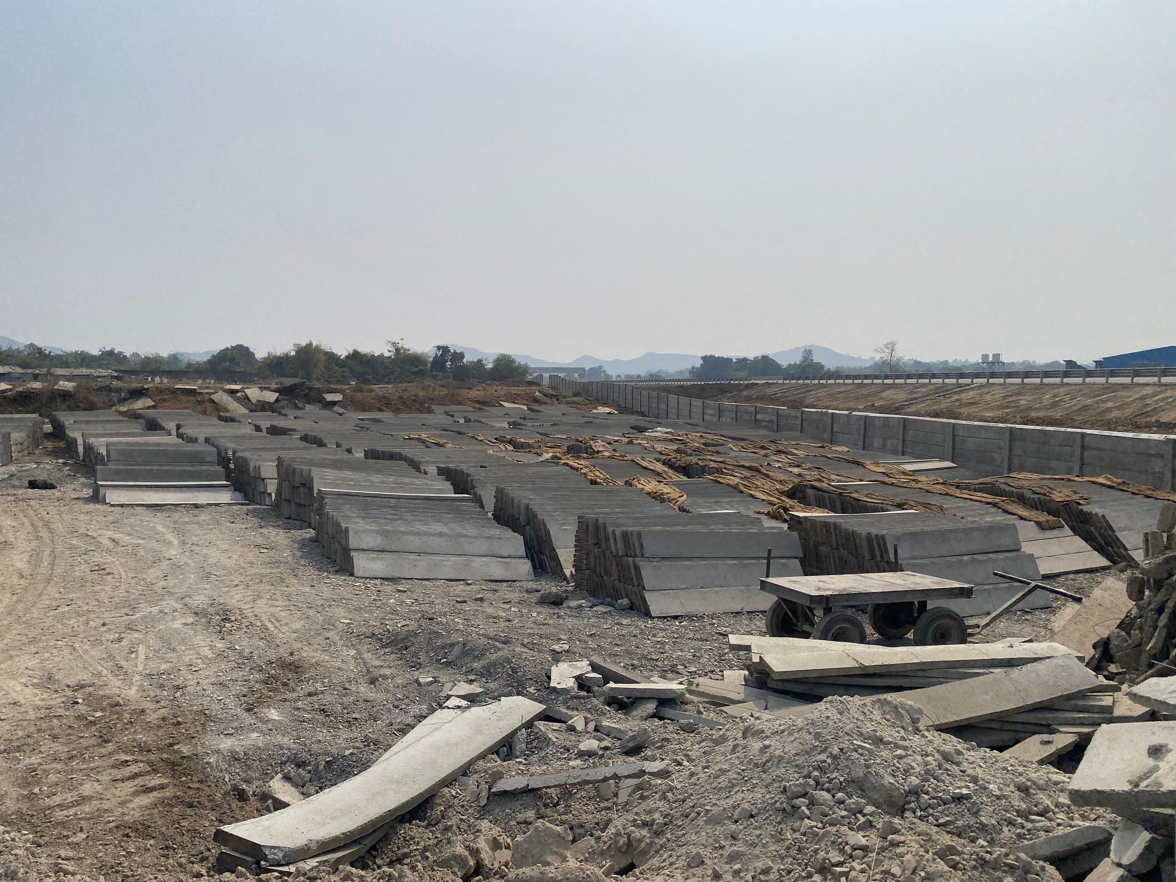 Boundary Wall – Vadodara-Delhi Expressway (55 km)