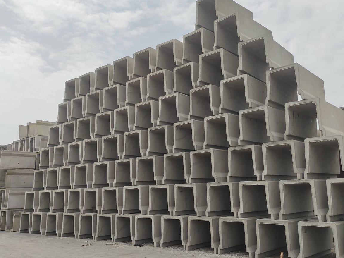 Stacked precast utility duct elements